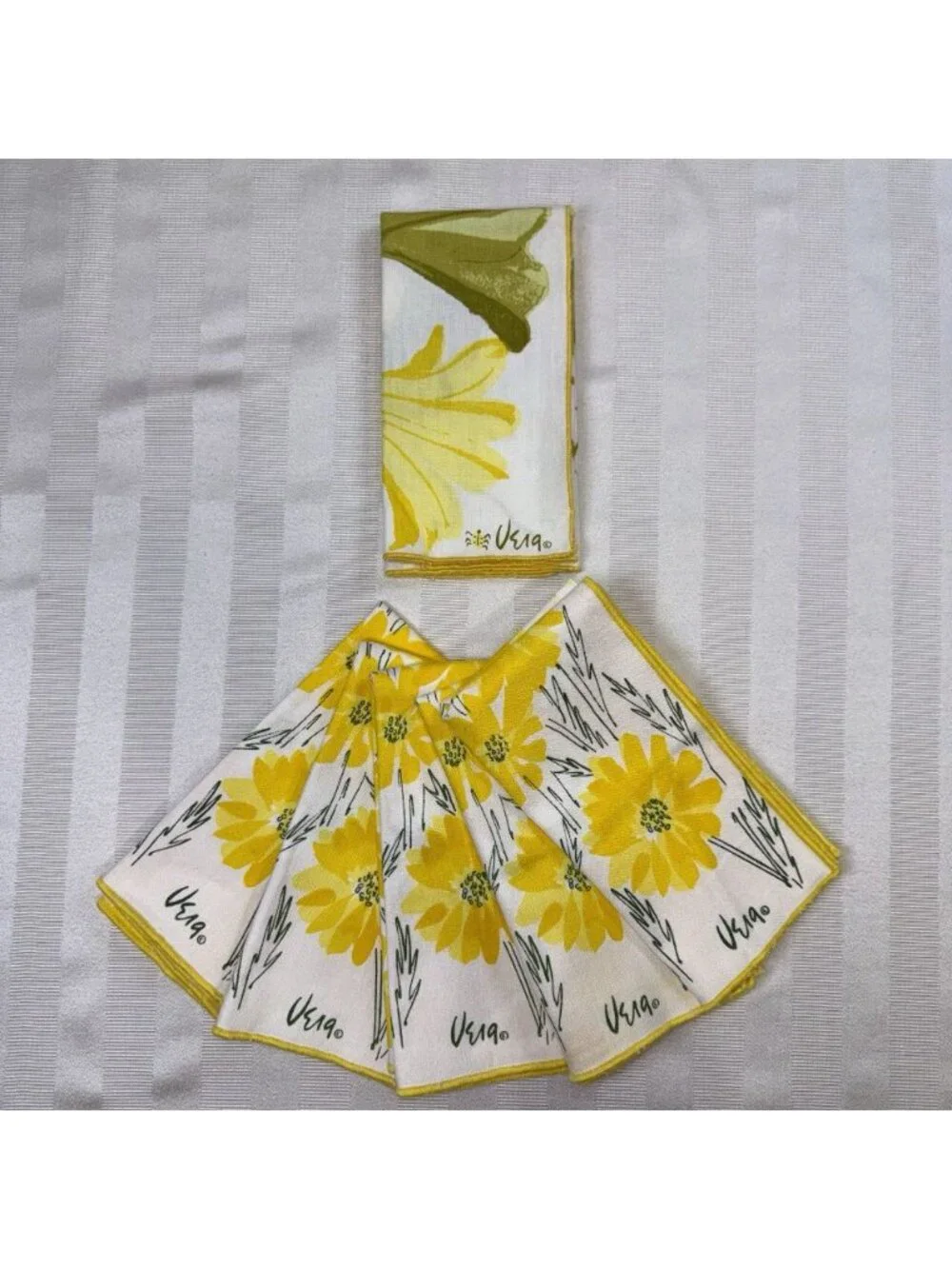 Vintage Vera Daisy Floral Handkerchief Napkins Set Of Six Cotton 15”X 15”￼￼